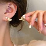 Tail Design Pearl Earringsv