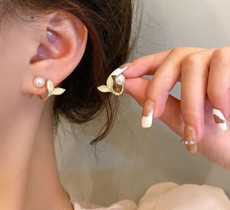 Tail Design Pearl Earringsv